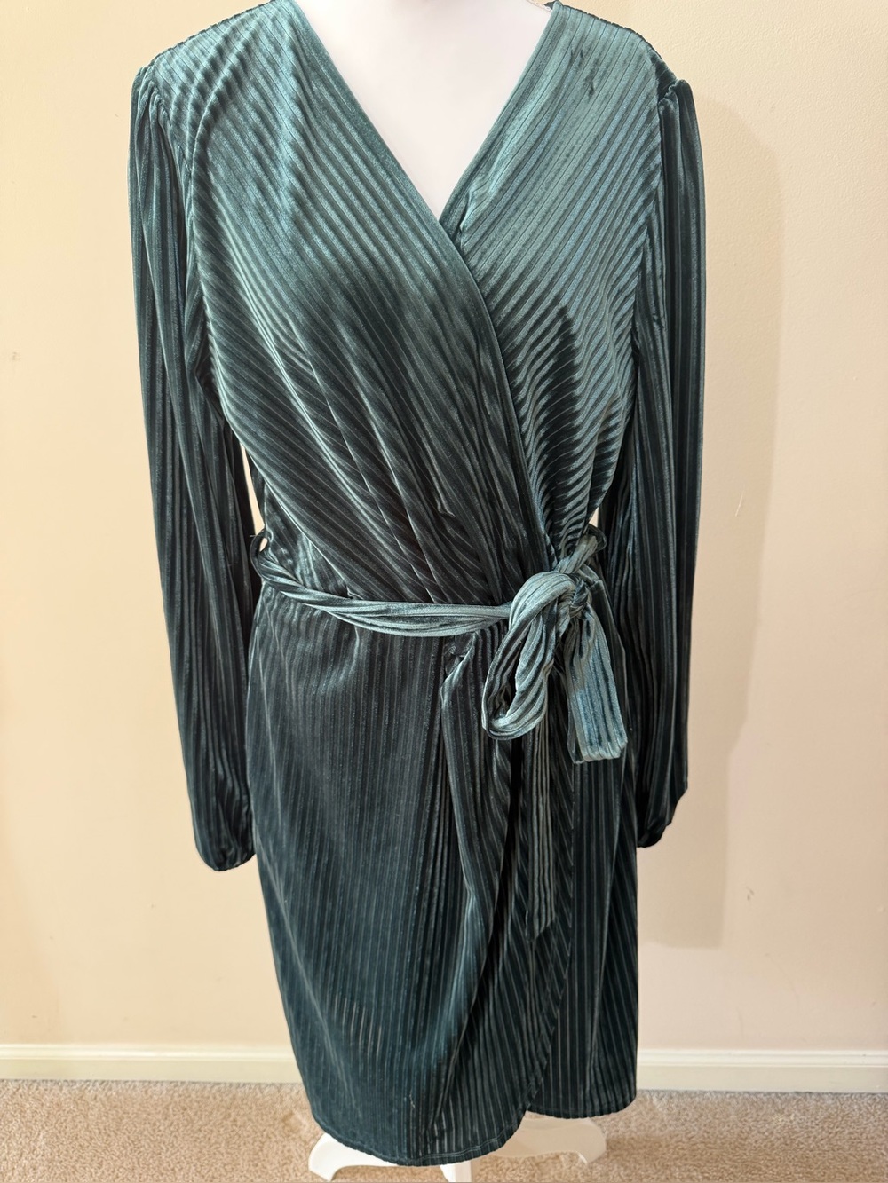 Green Velvet Dress with Deep V Neck Elastic Waist with Lined Print Size XL